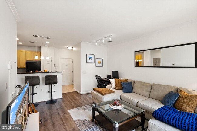 Building Photo - 2465 Army Navy Dr