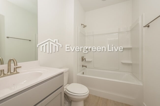 Building Photo - 806 Averitt Ln