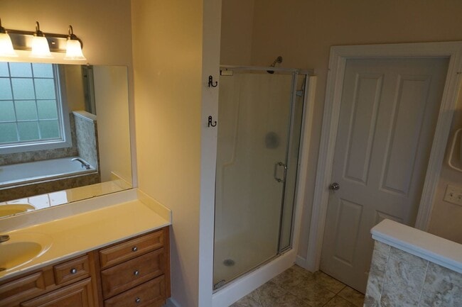 Building Photo - 3 Bedroom 2.5 Bathroom with a Bonus Room located in Creeks Edge Subdivision in Sneads Ferry!