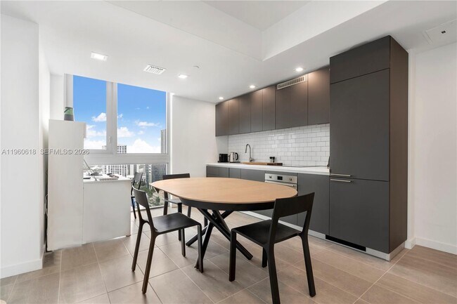 Building Photo - 227 NE 2nd St