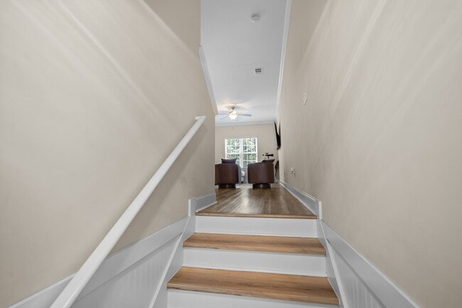 Building Photo - 3 Bedroom Townhome Across from Richmond Hill Golf Club