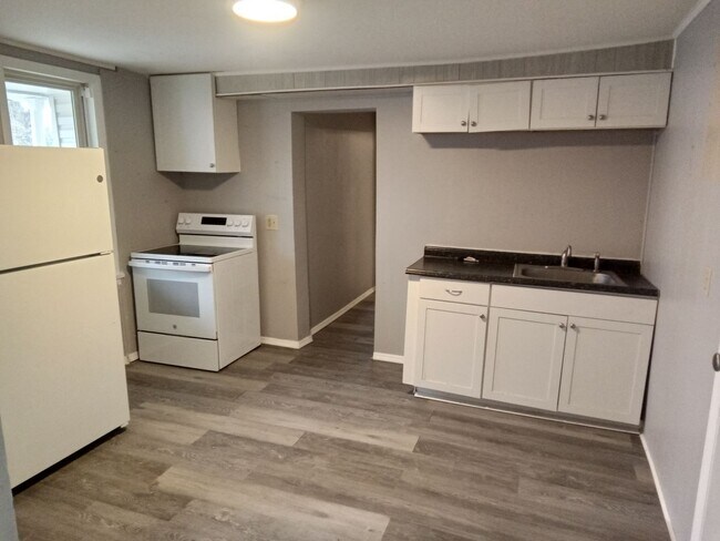 Building Photo - 127 Schoolhouse Rd