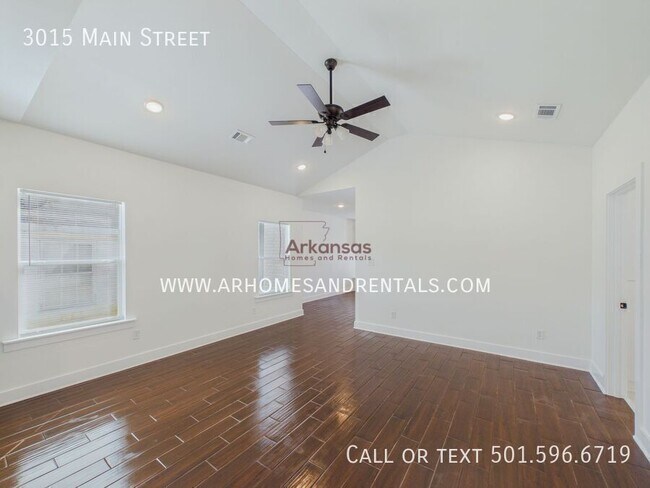 Building Photo - 3015 Main St