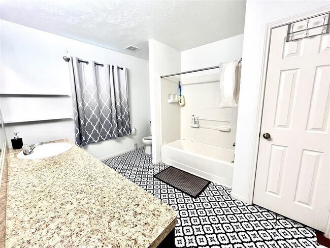 Building Photo - 19111 Canaras Ct