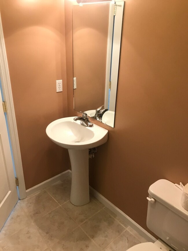 Building Photo - Beautiful State College townhouse available June!