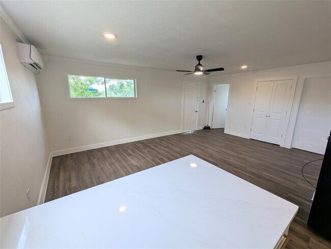 Building Photo - 2306 Garvey Dr