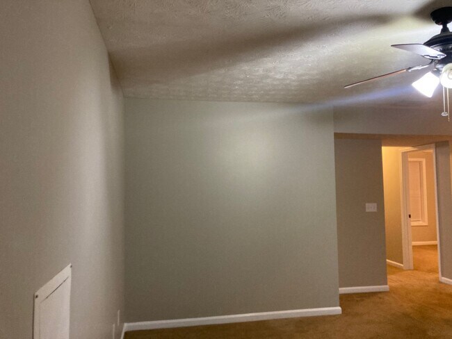 Building Photo - 128 Twin Lakes Dr