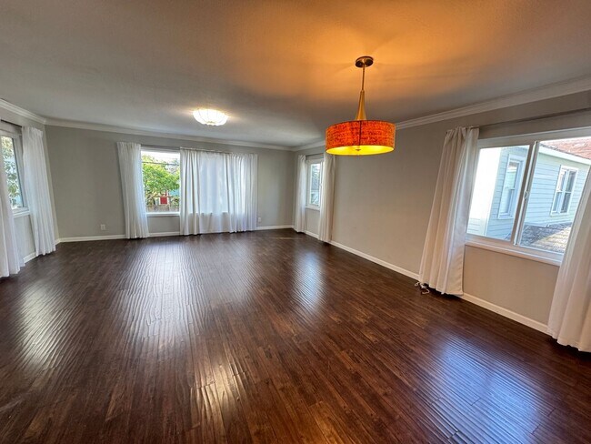Building Photo - EBN T 1256