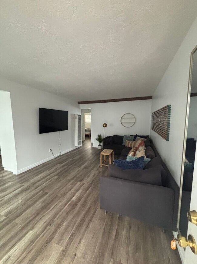 Building Photo - Hornblend