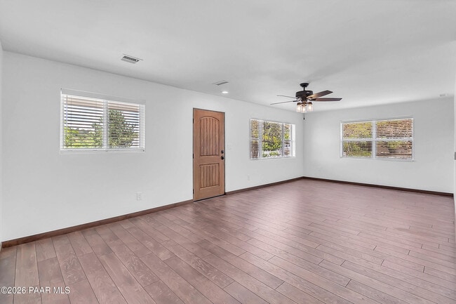Building Photo - 821 Prescott Heights Dr