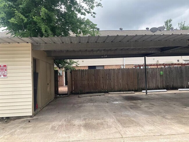 Building Photo - 9022 Wilcrest Dr