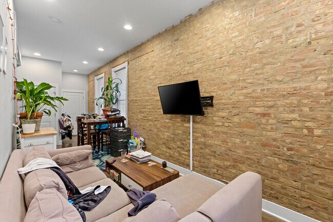 Building Photo - 2354 N Elston Ave