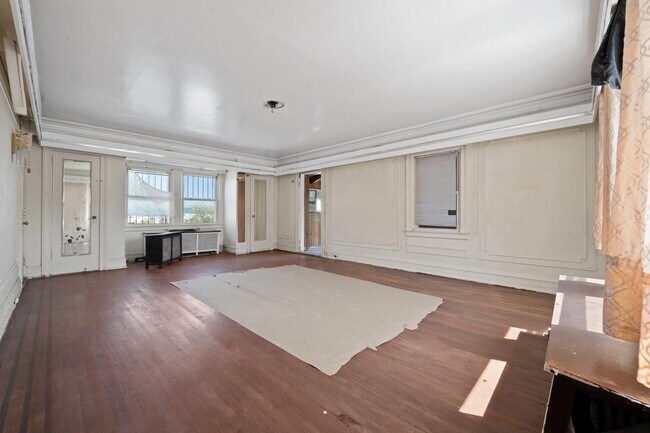 Building Photo - 105-05 Ditmars Blvd