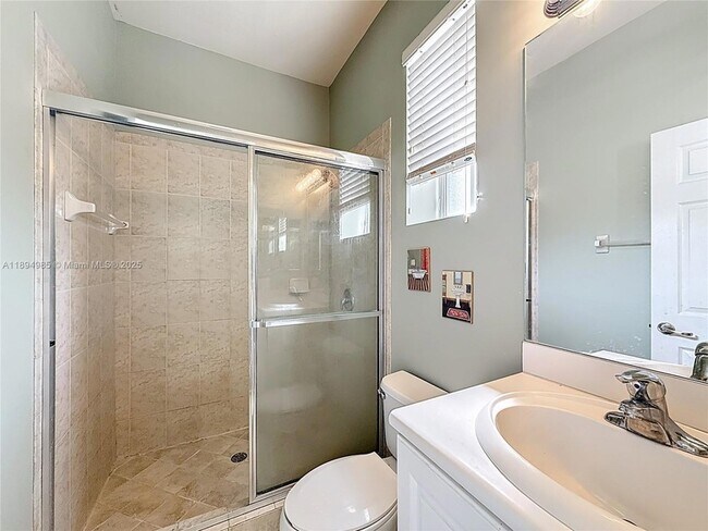 Building Photo - 2935 SE 1st Dr