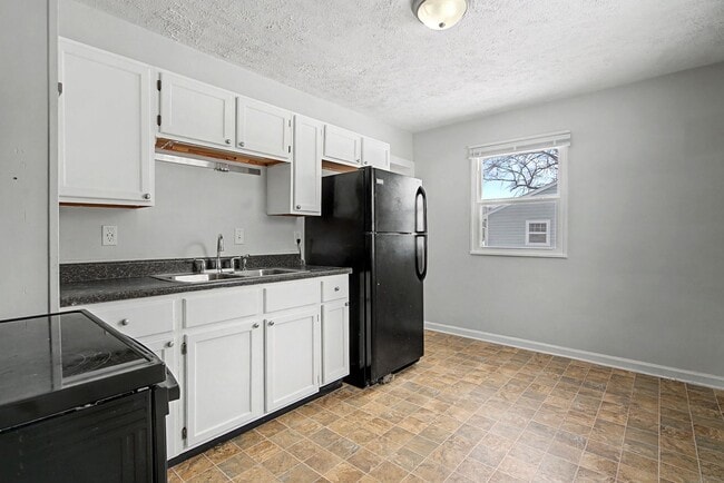 Building Photo - 1909 Mayfair Dr