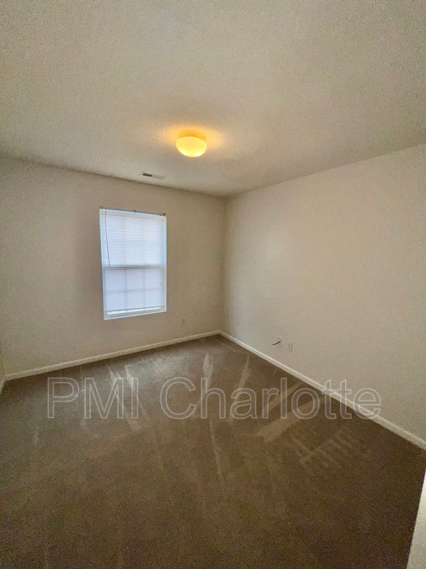 Building Photo - 5787 Dove Point Dr SW