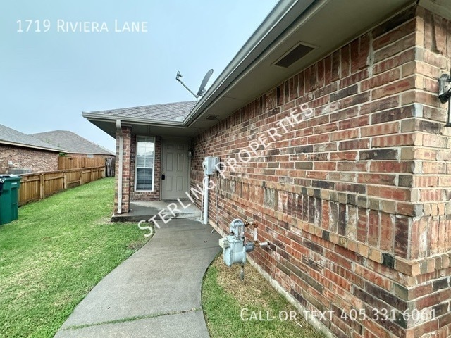 Building Photo - 1719 Riviera Ln