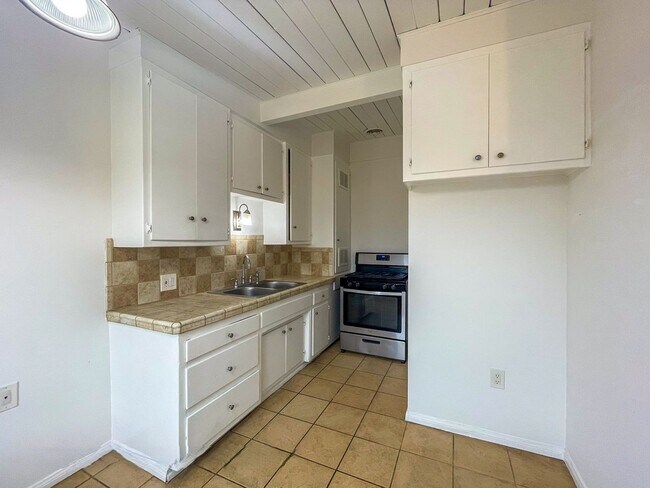 Interior Photo - 14830 Chadron Ave