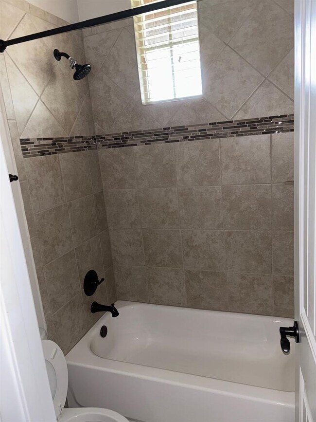 Building Photo - 509 Fair Oaks Dr