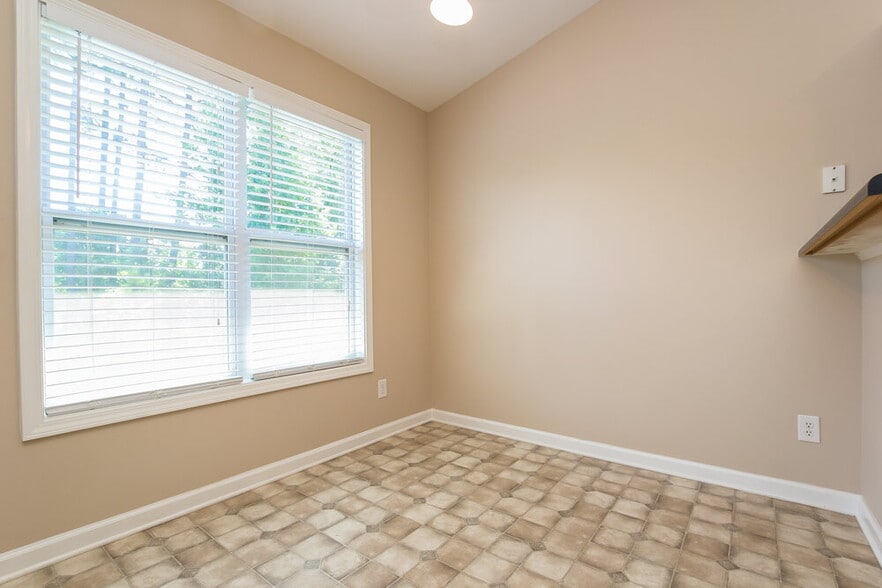 Building Photo - 2087 Peach Shoals Cir