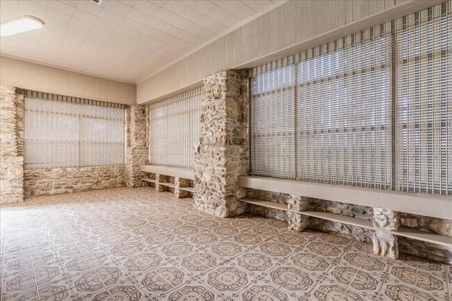 Building Photo - 6400 Cypress Rd