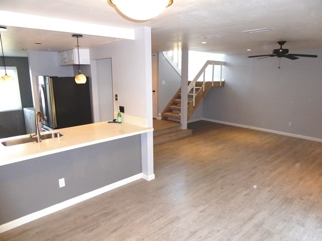 Building Photo - Upgraded End-Unit Townhome
