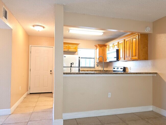 Building Photo - 1542 Lake Crystal Dr