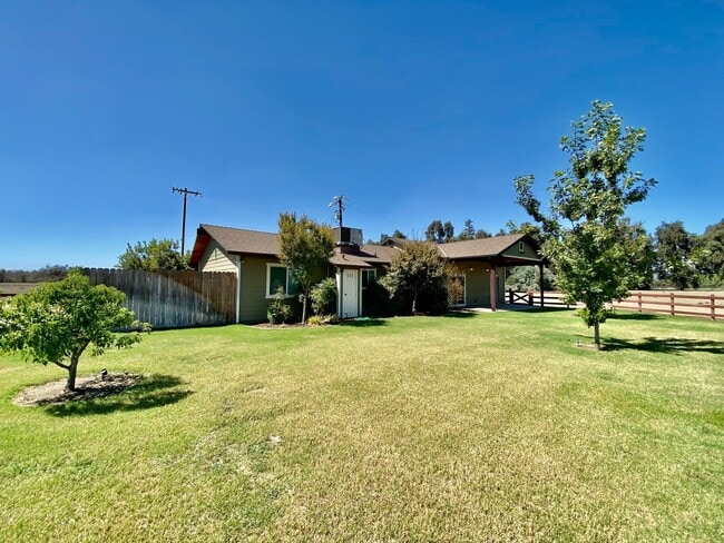 Building Photo - Magnificent Views – 2 Bed, 1 Bath Gem – A ...