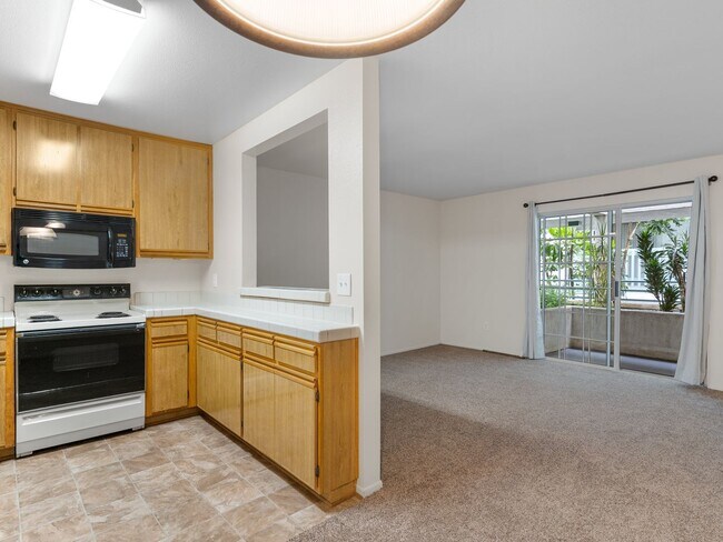 Interior Photo - 3485 Linden Ave