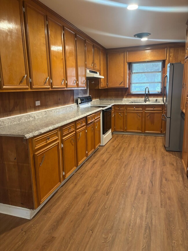 Building Photo - 451 E Dinkins St