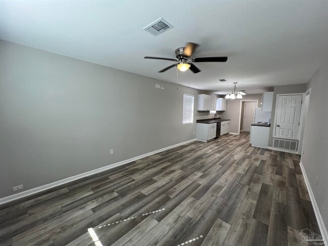 Building Photo - 927 Bremen Ave