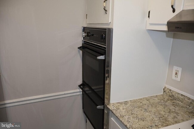 Building Photo - 4951 Americana Dr