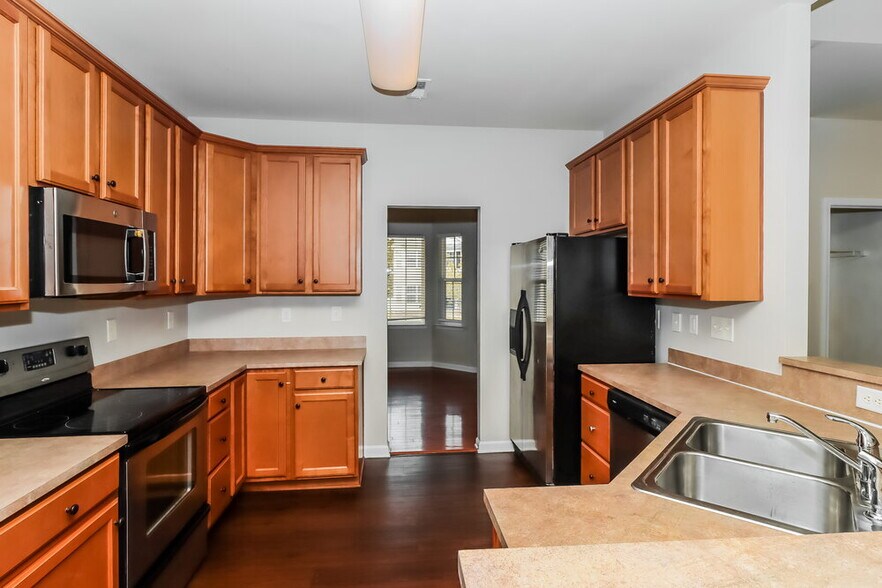 Building Photo - 12201 Palomar Dr