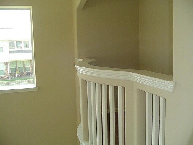 Building Photo - 10930 Reston Point Dr