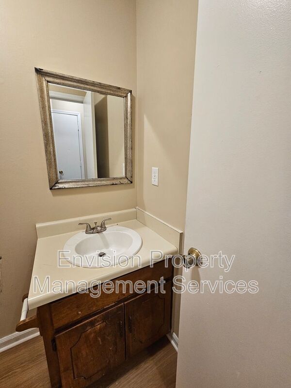 Building Photo - 111 Jay Ln