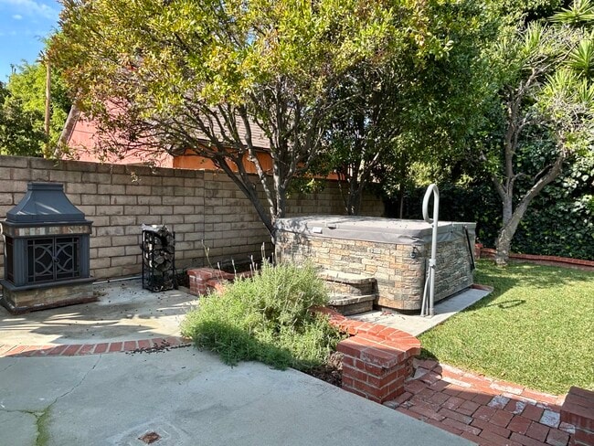 Building Photo - 13733 Franklin St