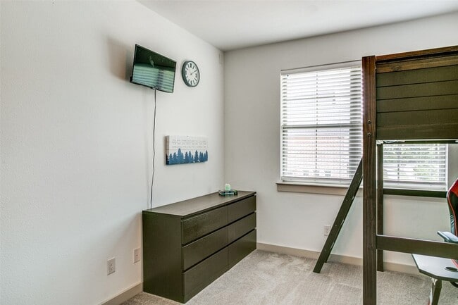 Building Photo - 1213 Casselberry Dr