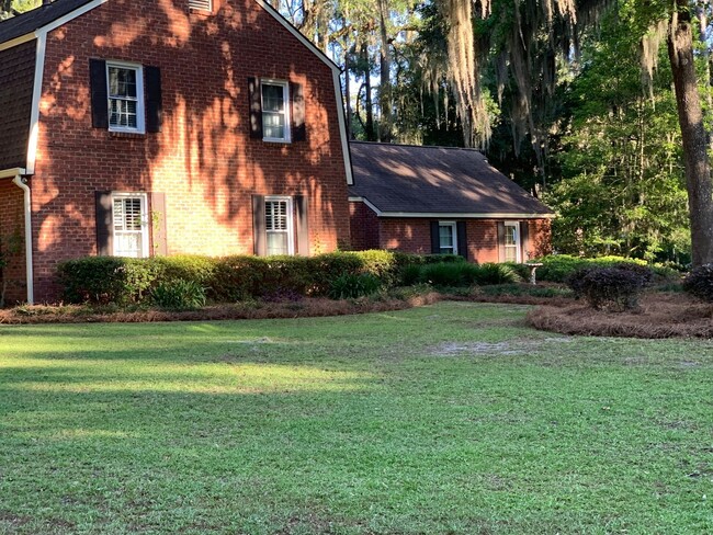 Building Photo - Spacious 5BR House in Savannah