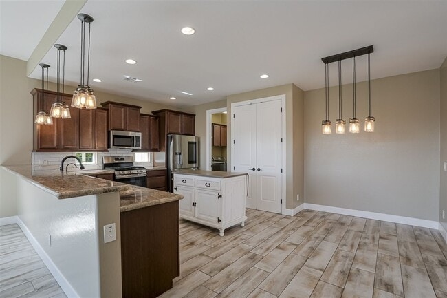 Building Photo - 1478 Varsity Dr