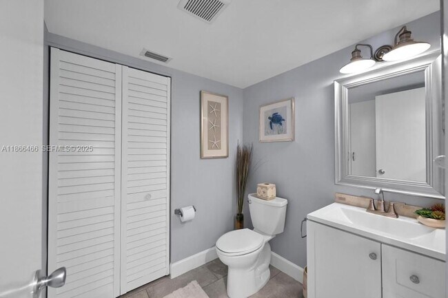 Building Photo - 5000 N Ocean Blvd