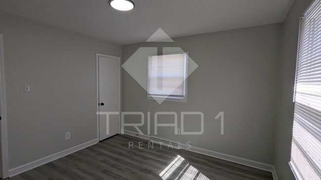 Building Photo - Renovated 3bed/1bath in Greensboro!