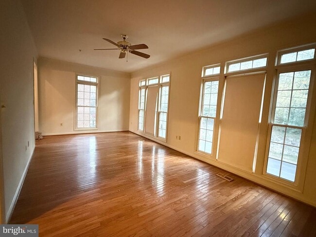 Building Photo - 552 Winding Rose Dr