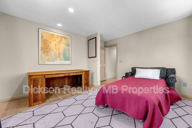 Building Photo - 2205 S Arlington Ave