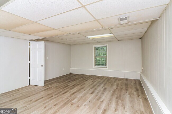 Building Photo - 249 Castleair Dr NE