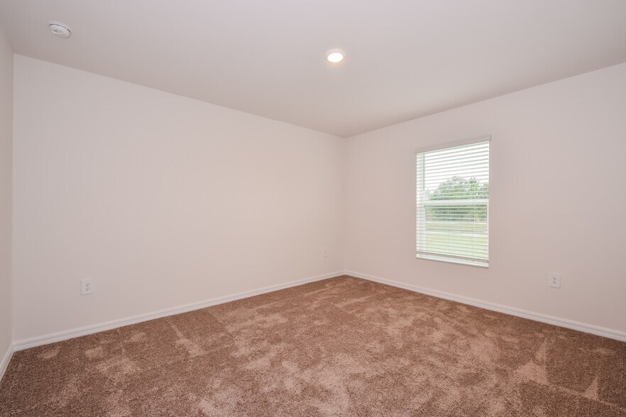 Building Photo - 879 Youngreen Dr