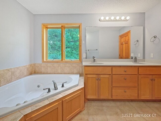 Building Photo - 12521 Greylock Ct