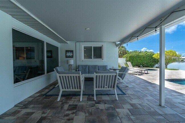 Building Photo - 6440 3rd Palm Point