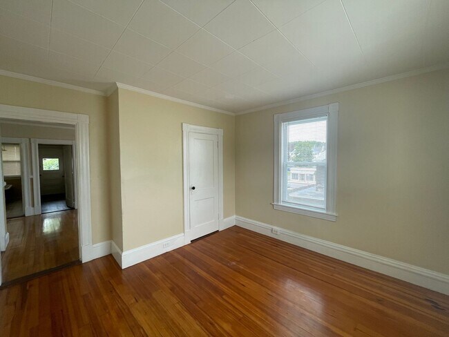 Building Photo - 68 Laval St