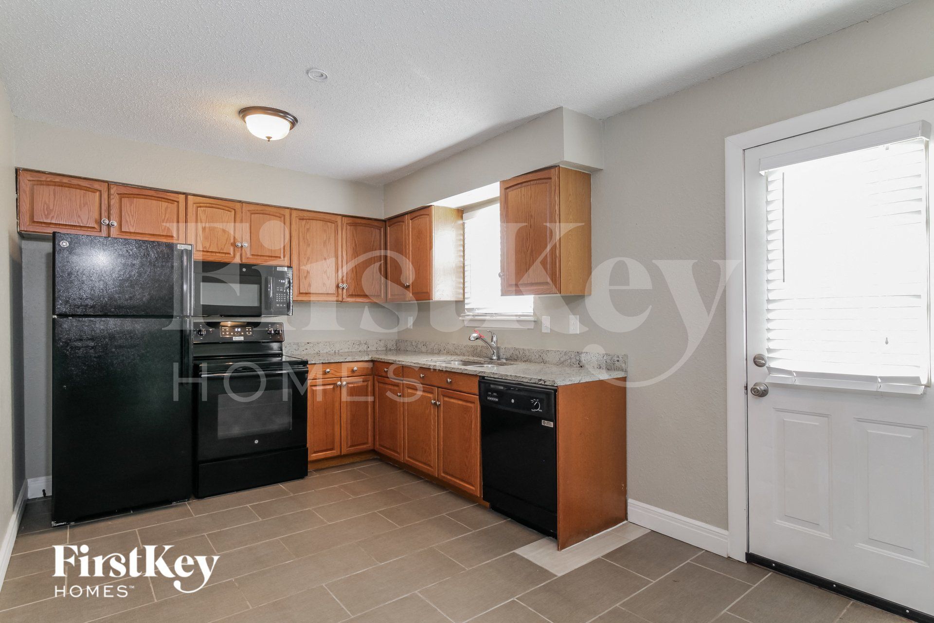 Building Photo - 717 NE Westwind Dr