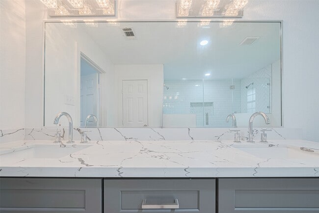 Building Photo - 5303 Lookout Mountain Dr